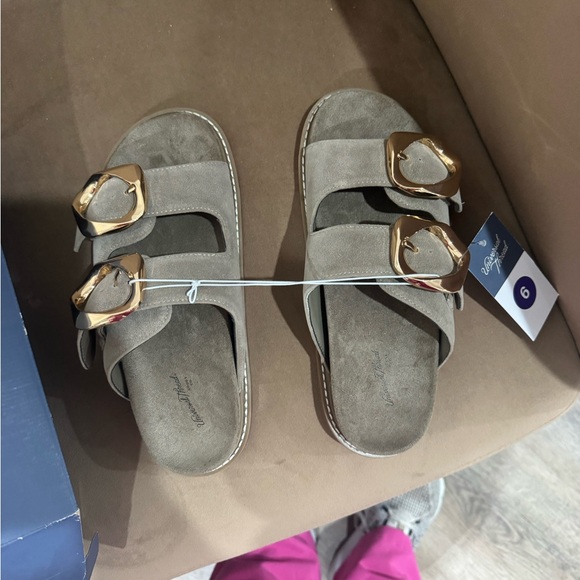 Universal Thread Taupe Ashton Sandals - Picture 2 of 2